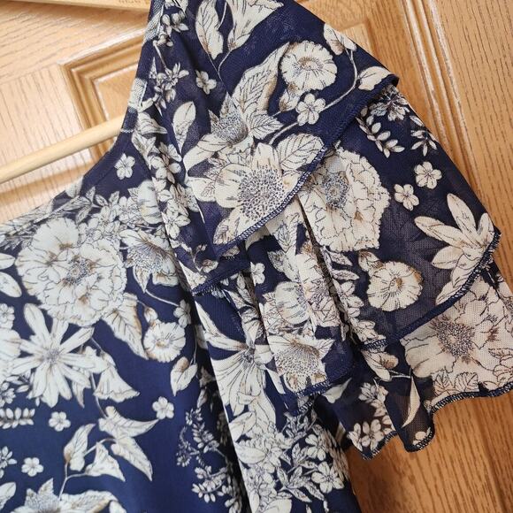 Joie De Vivre Navy Blue and Ivory Floral Top Flutter Sleeve Plus Size 1X Ruffles - Picture 10 of 11